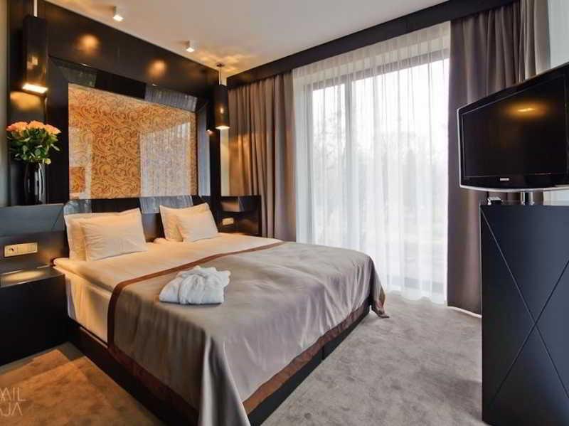 Platinum Palace Boutique Hotel & Spa Wroclaw Ruang foto A room at the hotel