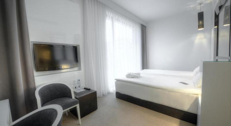 Platinum Palace Boutique Hotel & Spa Wroclaw Bagian luar foto A room at the hotel