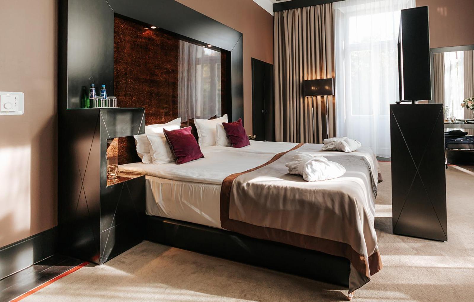 Platinum Palace Boutique Hotel & Spa Wroclaw Bagian luar foto A room at the hotel